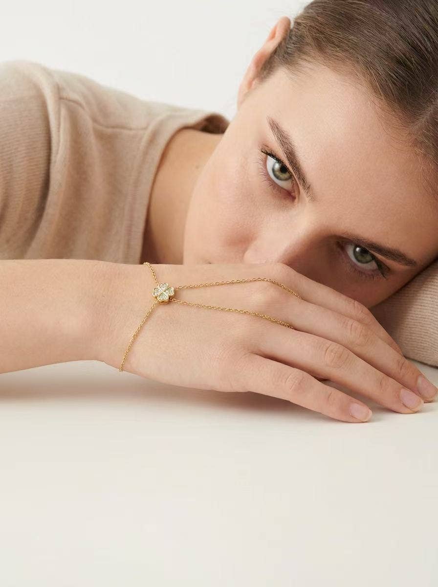 Bracelet main fleur dorée acier inoxydable élégant femme
