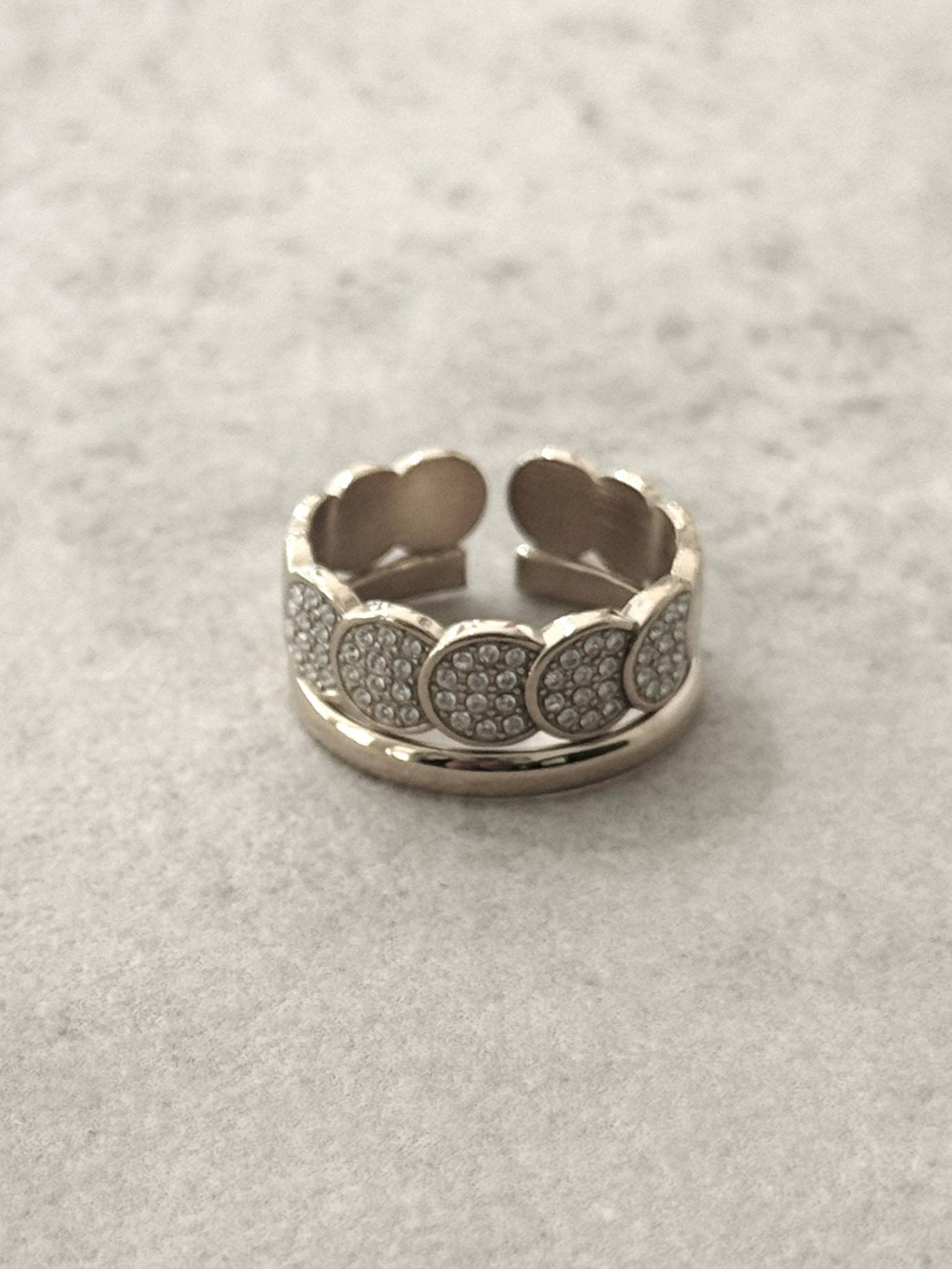 Bague en acier inoxydable étanche Lizzo avec pierres de zirconium - Bijoux Bravo