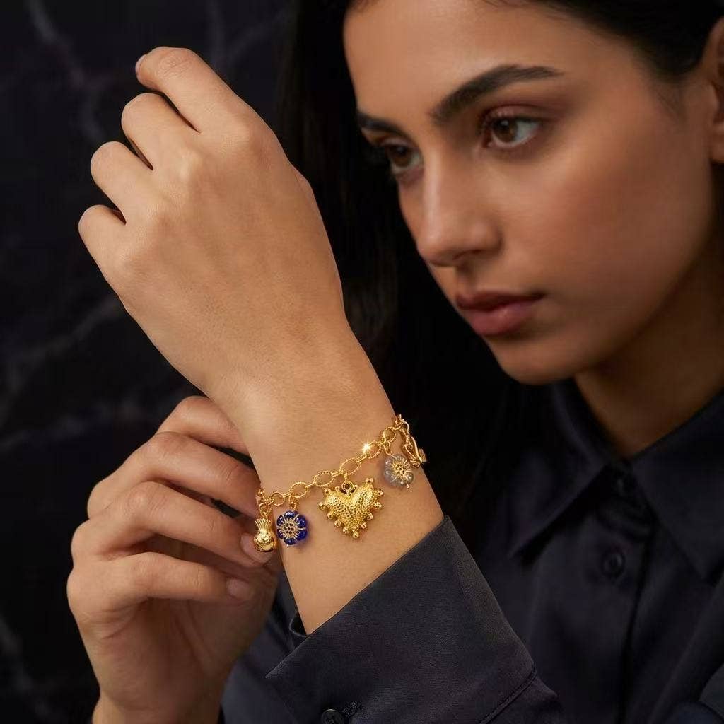 Bracelet doré charms varié acier inoxydable motif symbolique - Bijoux Bravo