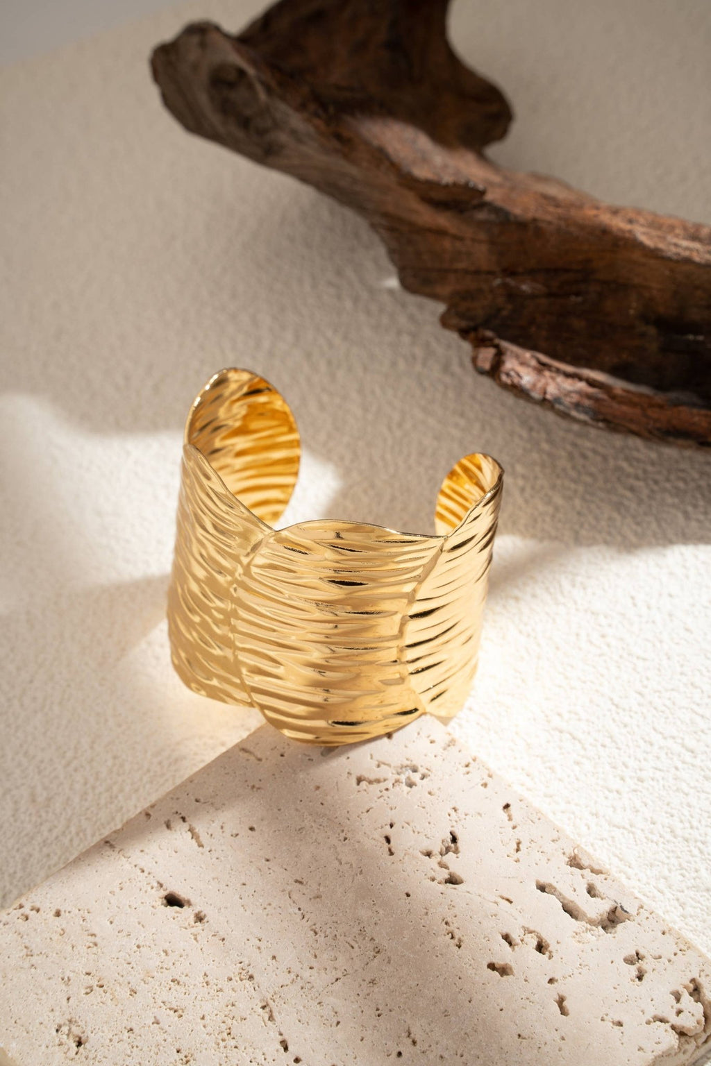 Bracelet jonc doré martelé large acier inoxydable élégant - Bijoux Bravo