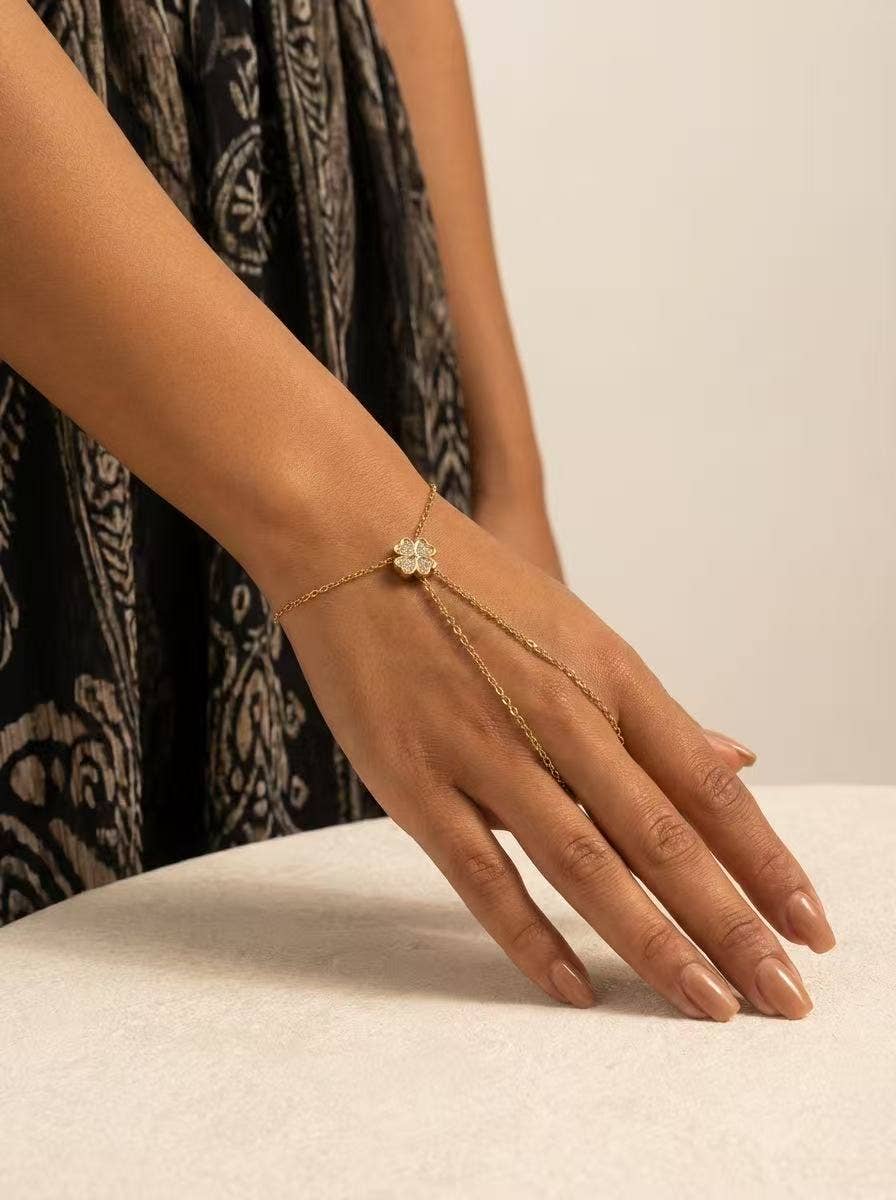 Bracelet main fleur dorée acier inoxydable élégant femme - Bijoux Bravo