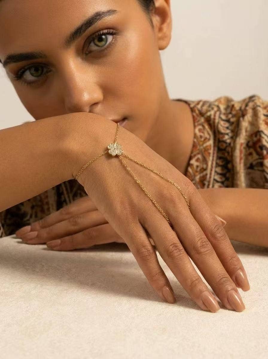 Bracelet main fleur dorée acier inoxydable élégant femme - Bijoux Bravo