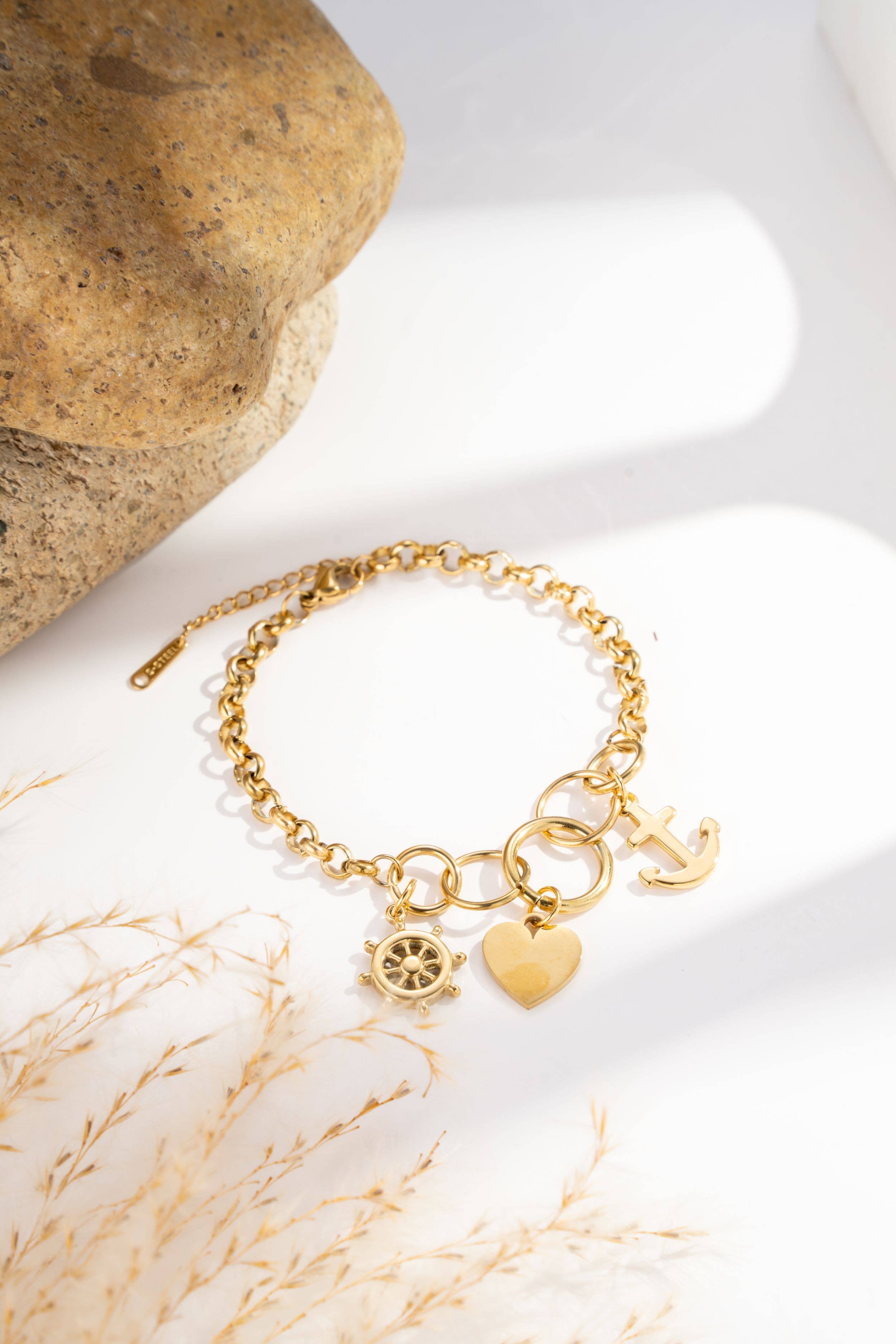 Bracelet doré acier inoxydable charms ancre cœur gouvernail